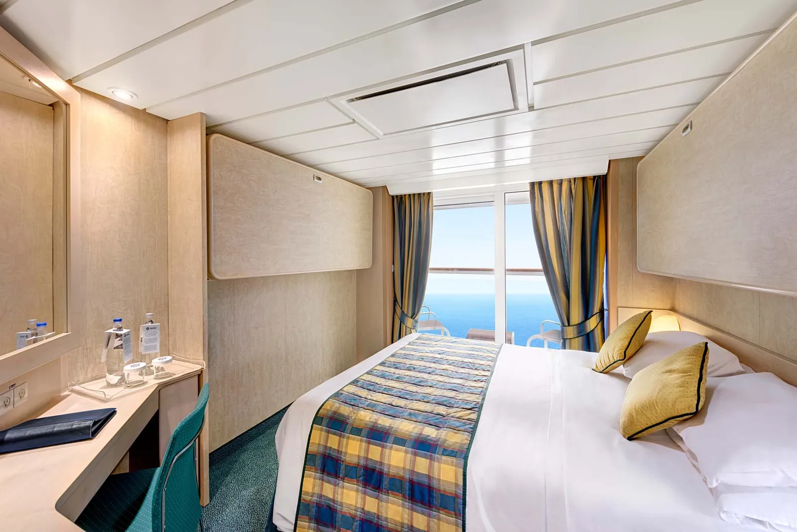Внешняя каюта с балконом на MSC Armonia