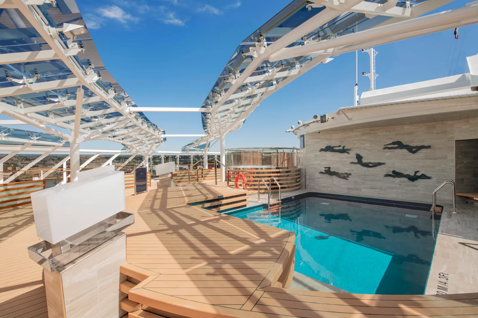MSC Virtuosa: Бассейн MSC Yacht Club